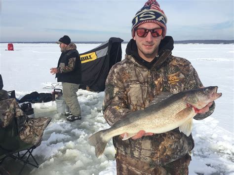 Ice anglers on Oneida Lake: 75 shanties spotted off Sylvan Beach (video) - newyorkupstate.com