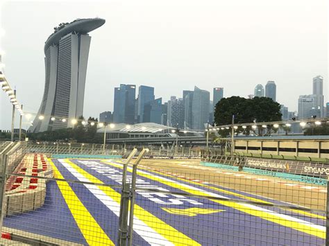 Singapore F1 Grand Prix street circuit with Marina Bay Sands in the background | Marina bay ...