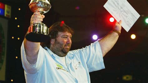 Former world darts champion Andy Fordham dies at the age of 59