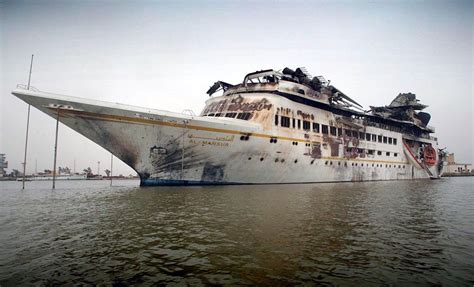 what happened to al mansur yacht - Google Search | Båt, Foton, Platser