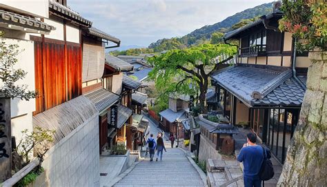 Kyoto's Stopped Clocks and Machiya House Hotels