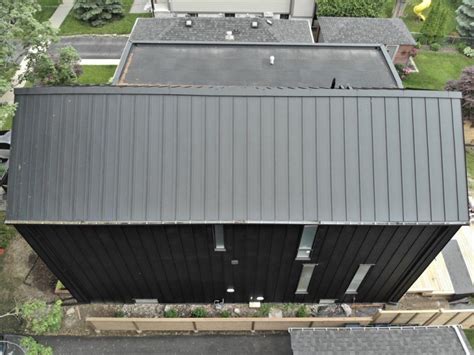 Houses with black metal roofs - Metal Roof Experts in Ontario, Toronto, Canada.