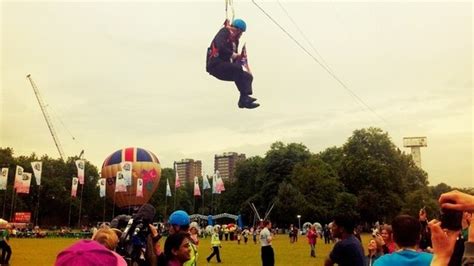 London Mayor Can't Fall Down - Boris Johnson Gets Stuck On A Zipline ...