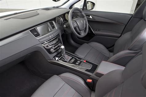 The interior of the Peugeot 508 RXH - Changing Lanes