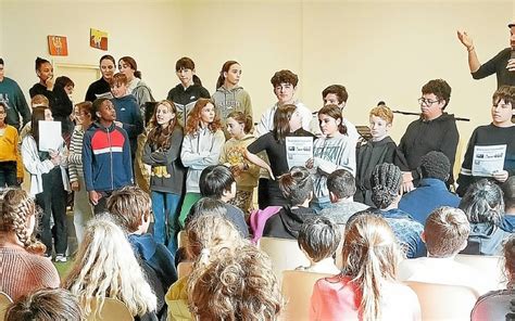 Le Printemps des poètes sur le thème des frontières au collège Le Verger d’Auray | Le Télégramme