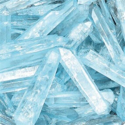 𝖉𝖔𝖕𝖊𝖙𝖍𝖊𝖒𝖊𝖘𝖟 ♡¸.• aquarius aesthetic blue quartz crystals | Light blue ...