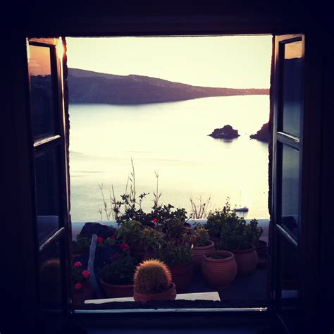 Window with a view! Perivolas Traditional Houses, Santorini,Greece. | Reisbestemmingen