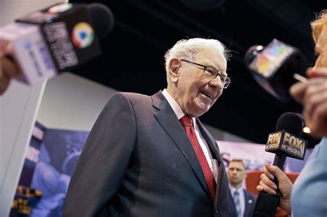 Warren Buffett Gives $2.9 Billion to Charity - The New York Times