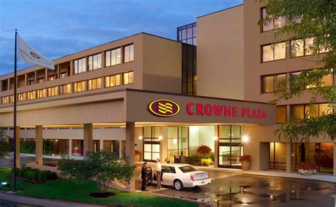 CROWNE PLAZA INDIANAPOLIS AIRPORT $112 ($̶1̶3̶3̶) - Prices & Hotel ...