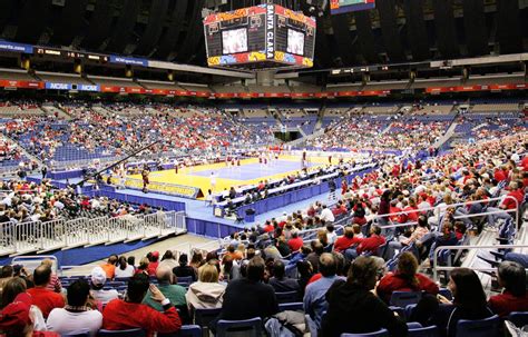 Nebraska volleyball bounces back in dominating fashion