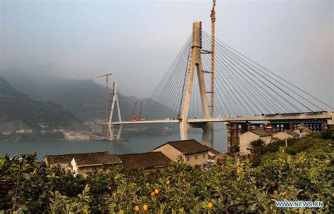 Closure of bridge with 470-meter main span finished in China's Hubei