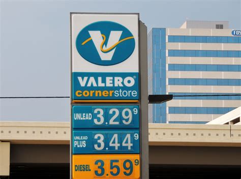 H-Town-West Photo Blog: Valero gas station