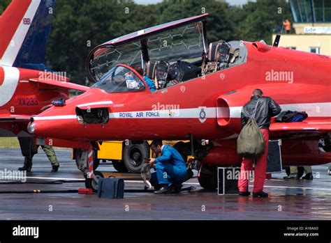 Mechanics working on a Red Arrows Hawk Jet Stock Photo - Alamy