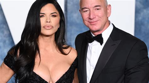 Jeff Bezos’ fiancee Lauren Sanchez sizzles in $54 crochet bikini during lavish European vacay ...