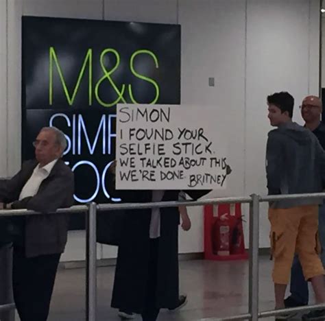 50 Most Creative Airport Pickup Signs That Were Impossible To Miss | DeMilked