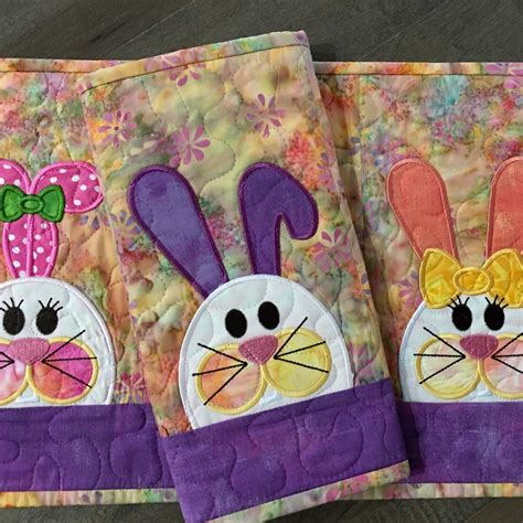 Quilted BUNNY Placemats | Easter placemats, Quilting projects, Fabric postcards