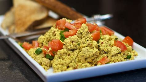 How to make Tofu Scramble - EASY Vegan breakfast scrambled eggs ...