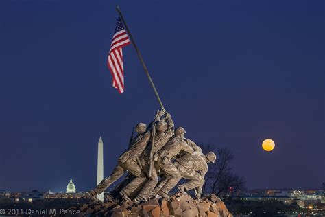 Moonrise at Iwo Jima Monument | Dan Pence Photography