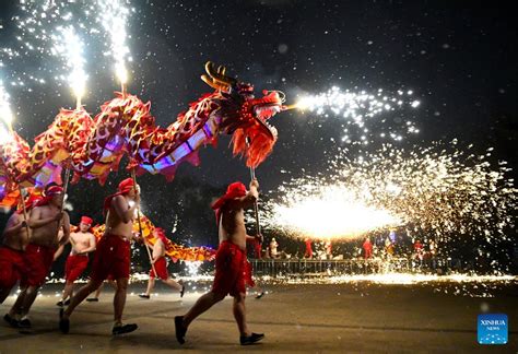 People across China celebrate Lantern Festival-Xinhua