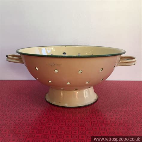 Enamel Colander - RetroSpectro