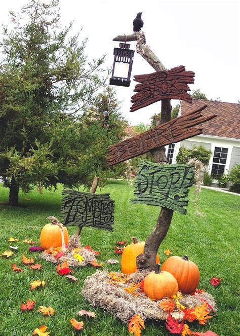 20+ Spooky Halloween Yard Signs – The Urban Decor