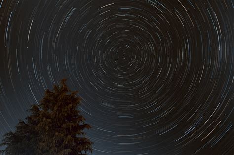 File:Star-trails.jpg - FreeAstro