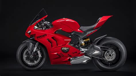 New Panigale V4: The Evolution of Speed