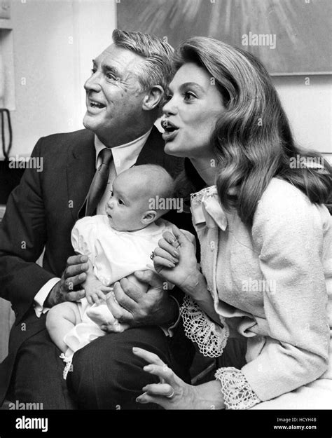 CARY GRANT and DYAN CANNON with daughter JENNIFER GRANT, ca. 1966 Stock Photo - Alamy