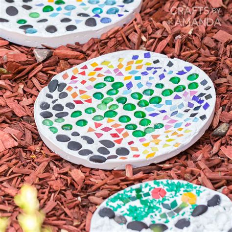 DIY Garden Stepping Stones - Crafts by Amanda - Garden Crafts