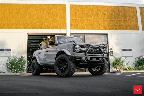 FORD BRONCO - HYBRID FORGED SERIES: HF6-4 - Vossen Wheels