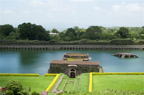 The Royal Enclave Group of Monuments, Mandu