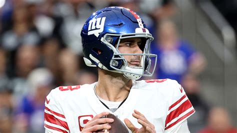 Daniel Jones injury updates — New York Giants quarterback suffers ...