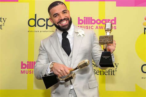 Drake Accepts 2021 BBMAs Artist of the Decade Award