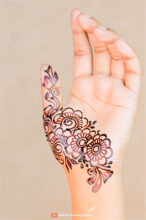 Front Hand Simple Mehndi Design: A Perfect Choice For Any Occasion - Bang Agung