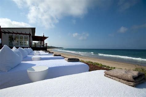 there are many white pillows on the beach