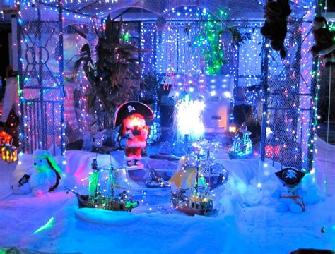 10 facts to know about Christmas laser lights outdoor | Warisan Lighting