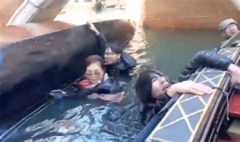 Venice gondola capsizes as tourists refuse to stop taking selfies and stay still | World | News ...