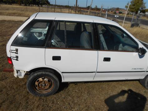 92 WHITE 4 DOOR GEO METRO 3 CYLINDER AUTOMATIC TRANSMISSION 50 MPG - Classic Geo Metro 1992 for sale