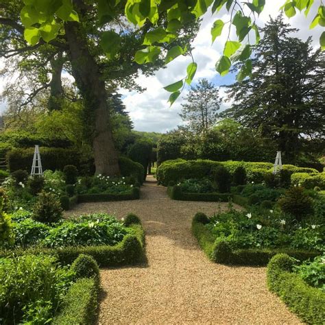 Kelmarsh Hall - the sunken garden #nancylancaster #ronaldtree #geoffreyjellicoe #norahlindsay ...