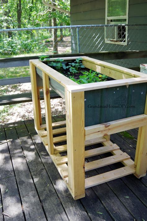 Tall Garden Planter on Wheels | DIYIdeaCenter.com