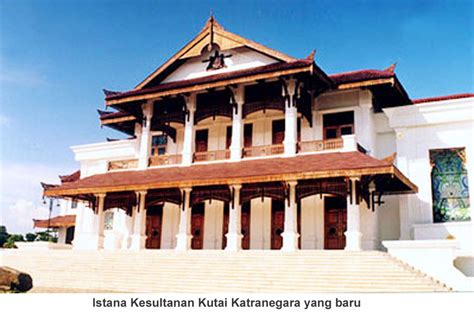 Istana Kesultanan Kutai Kartangara - ALbantani