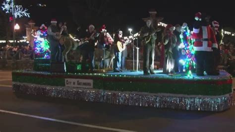 Thousands gather in Gatlinburg for Fantasy of Lights Christmas Parade | wbir.com