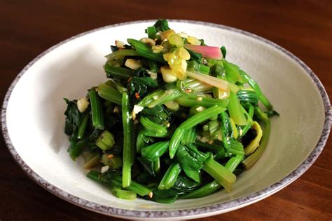 Korean food photo: Blanched and Seasoned Spinach - Maangchi.com