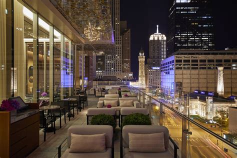 Best Chicago Rooftop Bars | Bubbly Moments