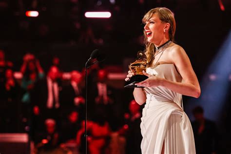 Grammy 2024: Taylor Swift faz história ao vencer álbum do ano pela 4ª vez