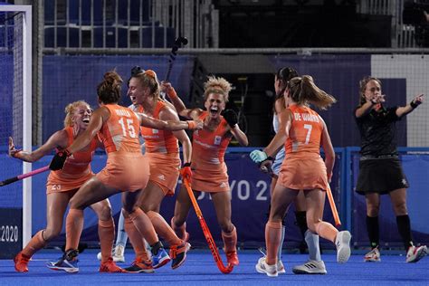 Netherlands tops Argentina for gold in women's field hockey | AP News