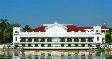 San Miguel + Malacañang Palace Guided Walking Tour in Manila, Philippines