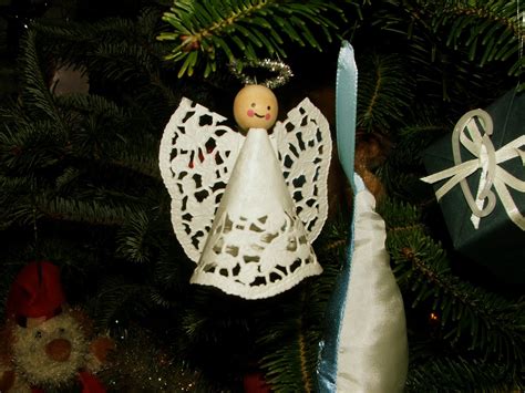 Artfully Caroline: Last craft of Christmas: Paper angels