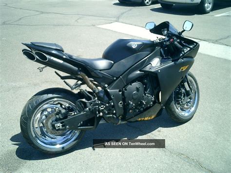 2012 Yamaha R1 W / Custom Wheels And Exhaust