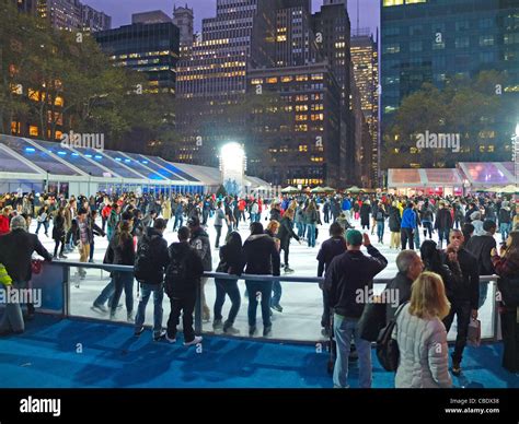 Bryant Park holiday skating rink Stock Photo - Alamy